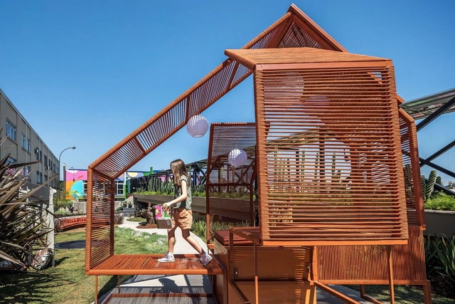 Instalação House / Sum Architecture - Fotografia de Exterior, Estruturas E Instalações, Jardim, Fachada, Viga