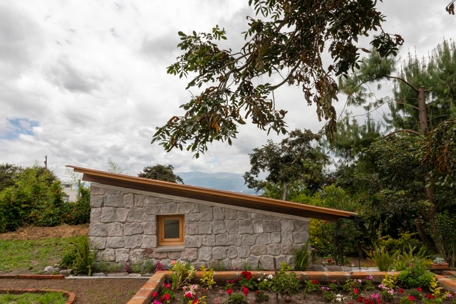 Habitación en el cerro / El Sindicato Arquitectura - Fotografía exterior, Ampliación, Jardín, Puerta, Fachada