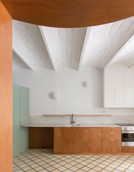 Reforma Santa Àgata / Bonell+Dòriga - Fotografía interior, Renovación, Cocina, Fijación Vigas, Arco, Iluminación, Encimera, Tarjas