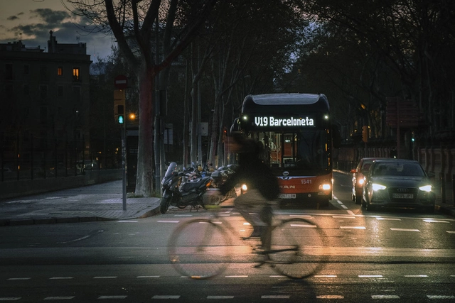 Barcelona oferece transporte gratuito para quem deixar de usar carro - Imagem de Destaque