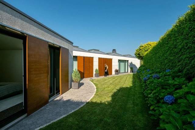 Casa máxima / Gramática Arquitectónica - Fotografía exterior, Casas, Jardín, Fachada