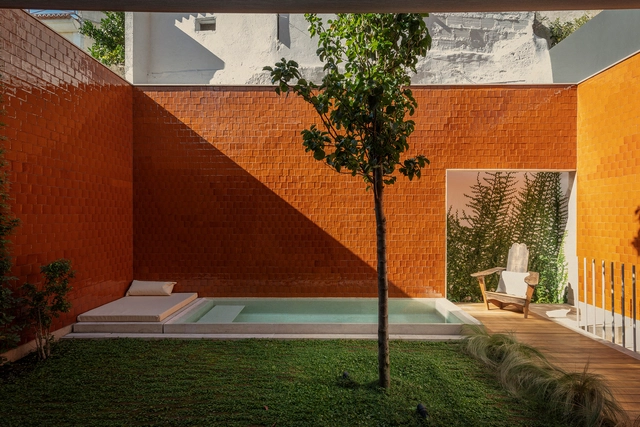 Casa em Santa Isabel, Lisboa  / Domitianus Arquitectura - Fotografia de Exterior, Restauração