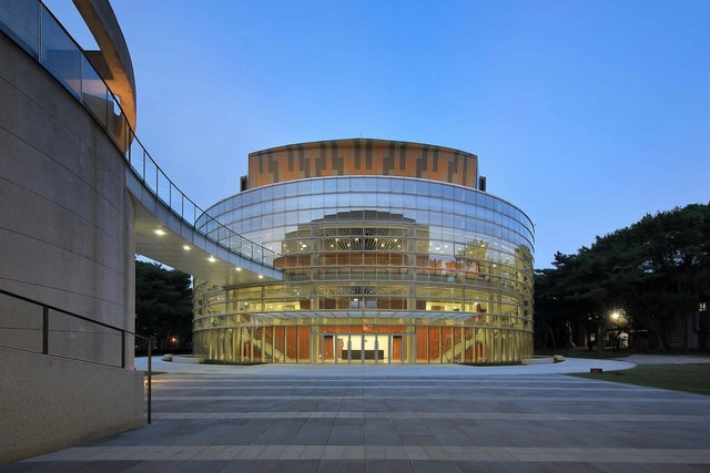 台湾中央大学多功能大礼堂 / 潘冀联合建筑师事务所 - 建筑图, 大学, 表皮