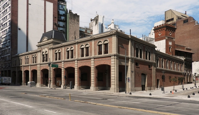 La reconversión del Mercado de los Carruajes en Buenos Aires: de ex cochera presidencial a mercado gastronómico - Imagen Principal