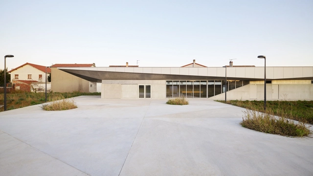 Equipamiento deportivo y tribuna Estadio Robert Gazzi / SCHÉMAA - Fotografía exterior, Estadios, Fachada