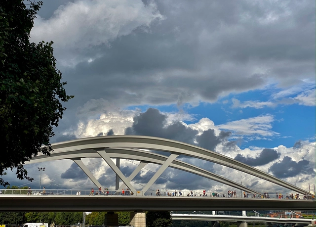 Bridge Over the Donau River in Linz / Marc Mimram - Exterior Photography, Bridges 