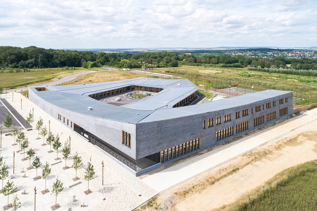 e 字布局，让·刘易斯·埃蒂安学校 / archi5 - 建筑图, 小学及初中