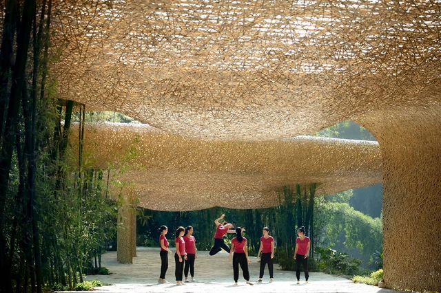 Bambu em espaços públicos e coletivos: exemplos aplicados em projetos - Imagem de Destaque