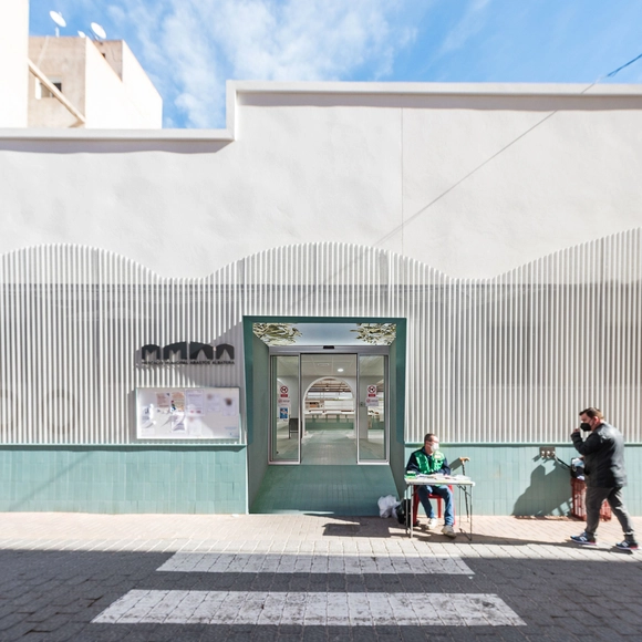 Renovación de pavimento y fachada del Mercado Municipal de Abastos de Albatera / Juan Antonio García Poveda - Fotografía exterior, Preservación Histórica, Fachada