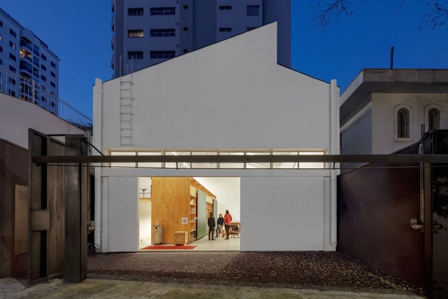Taller en Perdizes / MMBB Arquitetos - Fotografía exterior, Renovación, Puerta