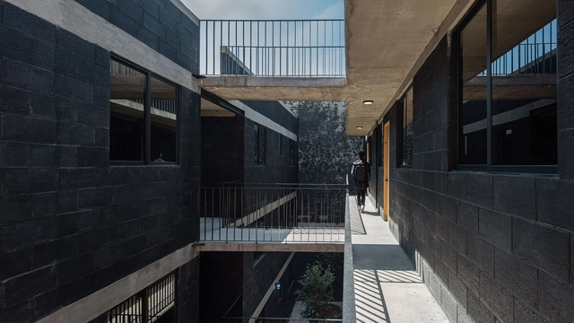 Edificio Héroes 227 / ARQMOV Workshop - Fotografía exterior, Vivienda Social, Fachada, Barandas