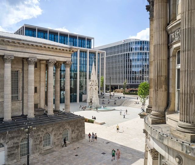Praça histórica de Birmingham passa pela primeira fase de reconstrução - Imagem de Destaque