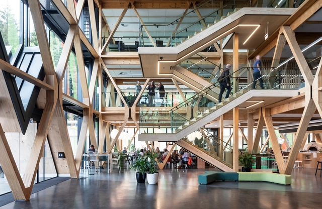 榫卯结构木构，Scion 创新中心 / RTA Studio + Irving Smith Architects - 室内图, 办公室内设计, 楼梯, 梁
