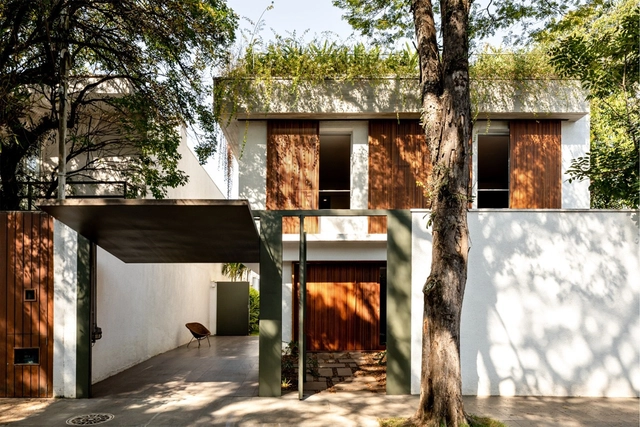 Casa Moacir e Juliana / kikacamasmie+arq - Fotografia de Exterior, Casas, Fachada, Porta
