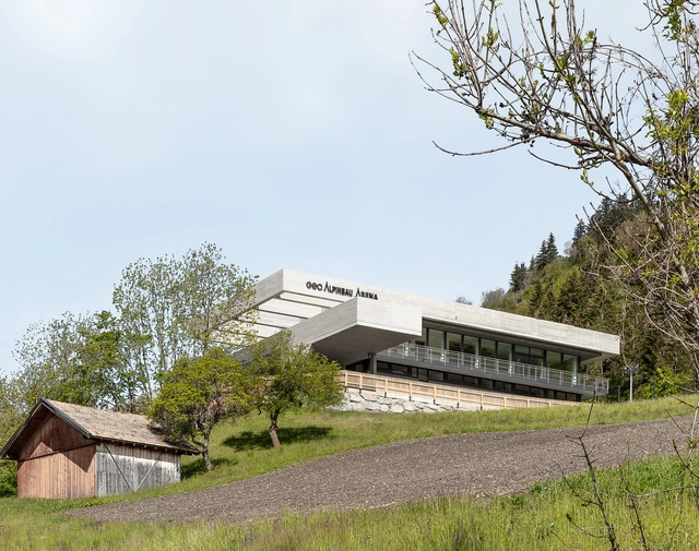 FSF体育休闲中心 / AllesWirdGut Architektur - 建筑图, 娱乐训练场馆