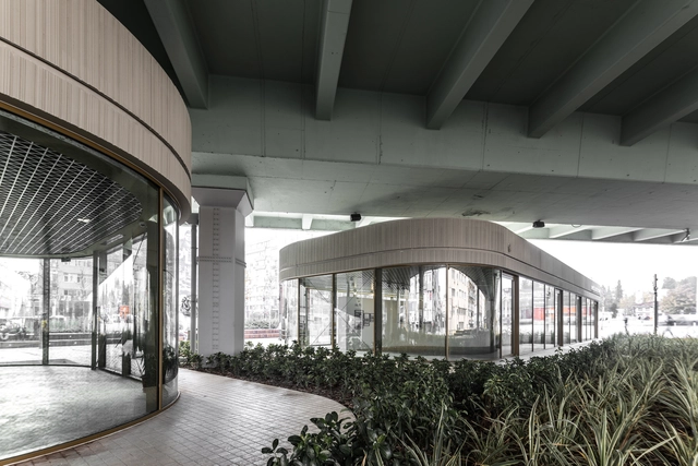 高架桥下艺术馆,360度玻璃外立面 / KAAT ARCHITETURE + URBAN & caps.office - 室内图, 美术馆, 表皮