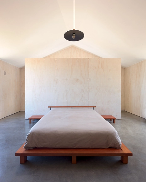 El baño detrás de la cama: 8 dormitorios con baños integrados - Imagen Principal