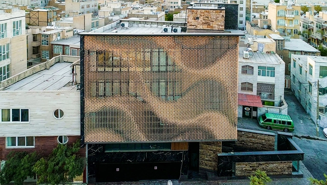Edifício Corporativo Revolving Bricks / A.P.Pars Architects & Associates - Fotografia de Exterior, Edifícios De Escritórios