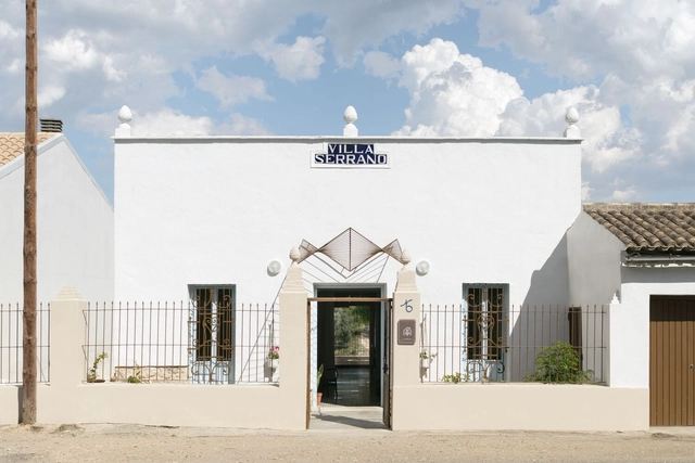 Villa Serrano / CRUX arquitectos - Fotografía exterior, Casas, Puerta, Fachada, Arco