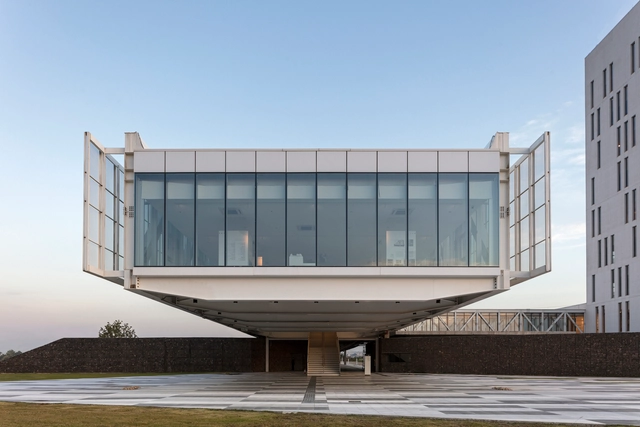 十年建造，Fecomércio 总部办公园区 / Estúdio 41 - 建筑图, 公共机构设施, 表皮