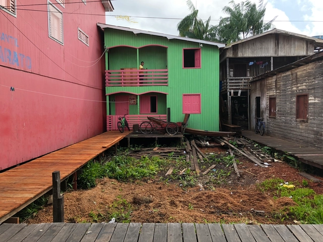 Vidas anfíbias: influência das cidades transforma a arquitetura ribeirinha - Imagem de Destaque