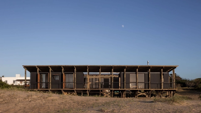 Refúgio Punta Rubia / PAMPA - Fotografia de Exterior, Casas, Fachada