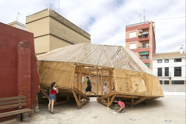 Zona Santiago 户外教室 / Bernat Ivars + Mixuro - 建筑图, 展陈装置, 表皮