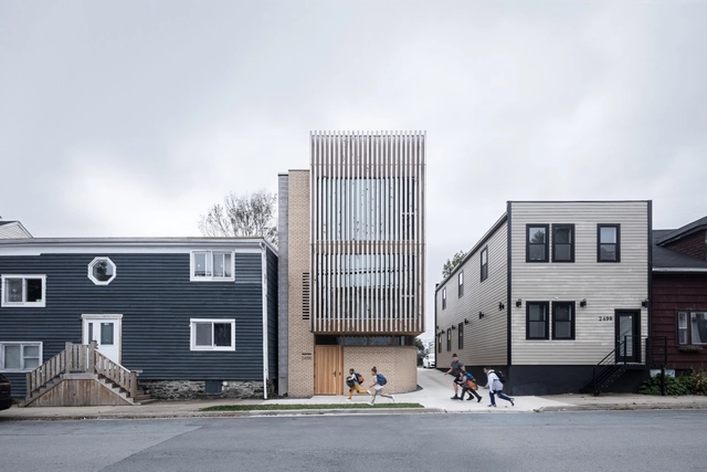 通高采光井，Omar Gandhi 工作室住宅 / Omar Gandhi Architect - 建筑图, 办公设施