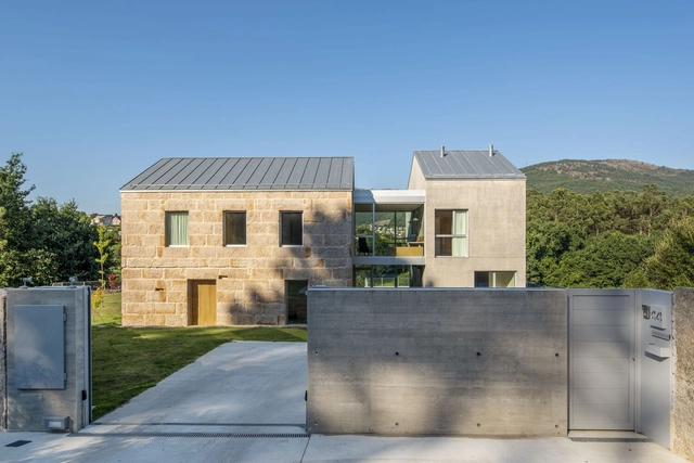 Casa A Zapateira / Encaixe Arquitectura - Fotografía exterior, Casas, Fachada, Puerta