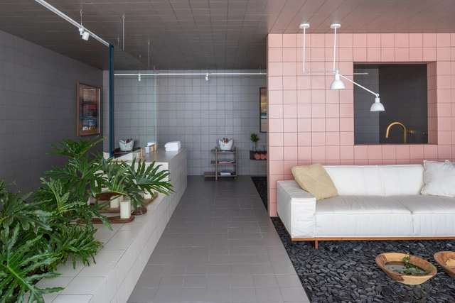 Sala de Banho / Esquadra Arquitetos - Fotografia de Interiores, Decoração , Porta, Fachada
