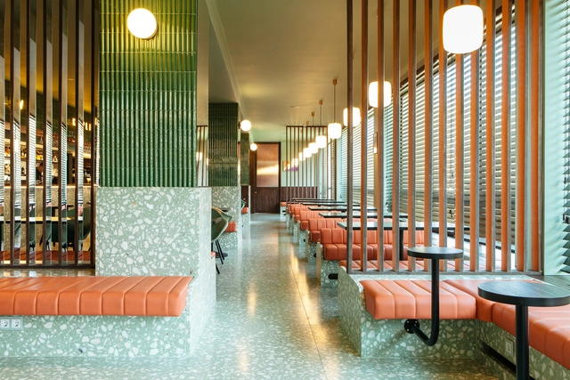 Bar e Restaurante Odeon / Atelier Sergio Rebelo + Mary Jordan - Fotografia de Interiores, Restaurantes E Bares, Porta, Pilar, Banco, Cadeira