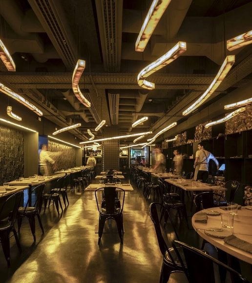 Restaurante FOGO / João Tiago Aguiar Arquitectos - Fotografia de Interiores, Interiores De Restaurantes E Bares, Mesa, Cadeira, Iluminação