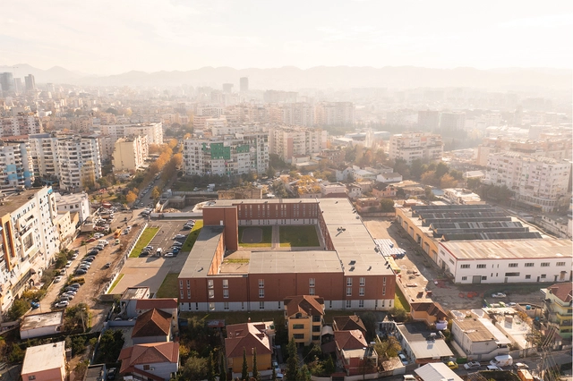 Stefano Boeri Architetti inaugura un nuevo modelo de escuela abierta a toda la comunidad en Albania - Imagen Principal