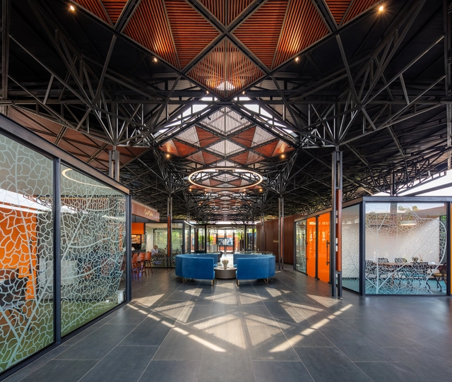 Experience Center / CnT Architects - Interior Photography, Cowork Interiors, Beam, Chair