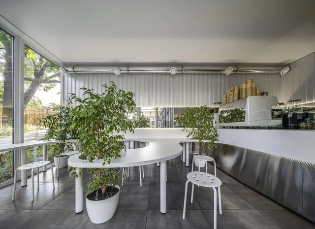 Black & Milk 咖啡吧 / Ponomarenko Bureau - 室内图, 咖啡店室内设计, 椅子