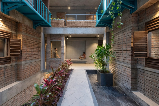 Ramai Boys Hostel / Amruta Daulatabadkar Architects adaa - Exterior Photography,  Hostel