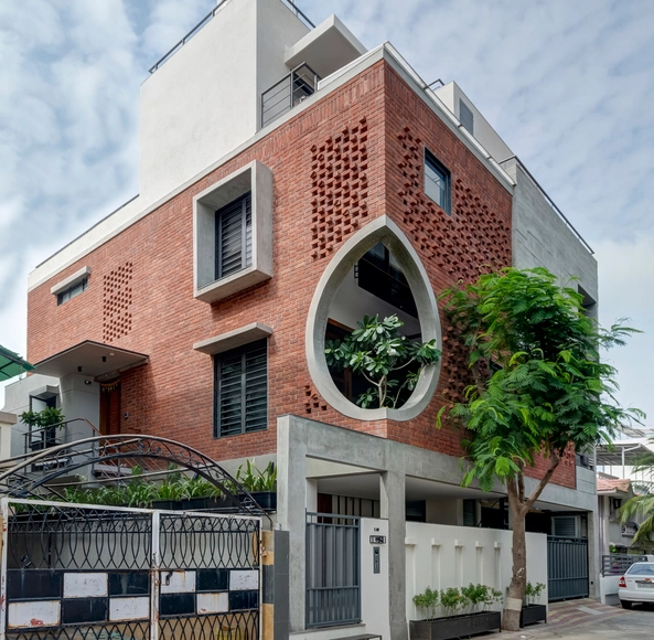 砖砌屏风，Samruddhi 住宅 / AANGAN Architects - 建筑图, 独立住宅