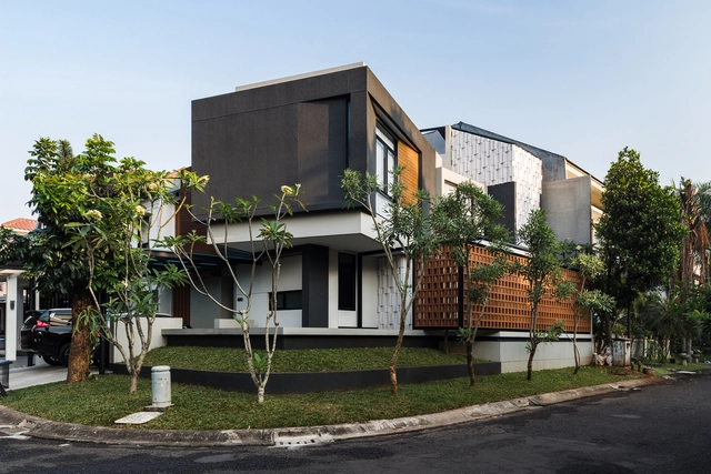 Twisted Detached House / Phidias Indonesia - Exterior Photography, Houses