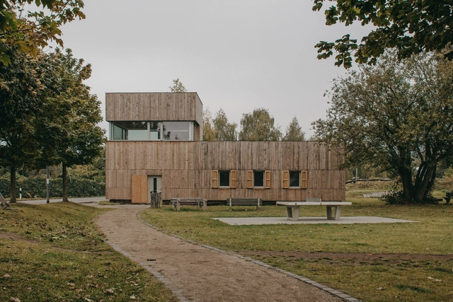 Centro Infantil y juvenil en la antigua Torre de Comunicaciones / A-Z Architekten - Fotografía exterior, Renovación