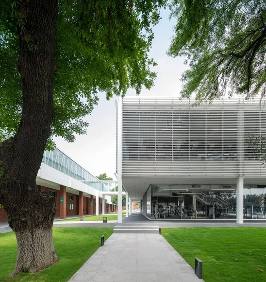 Heineken 体育中心 / OTRA Arquitectura & Communal  - 建筑图, 健身房, 表皮