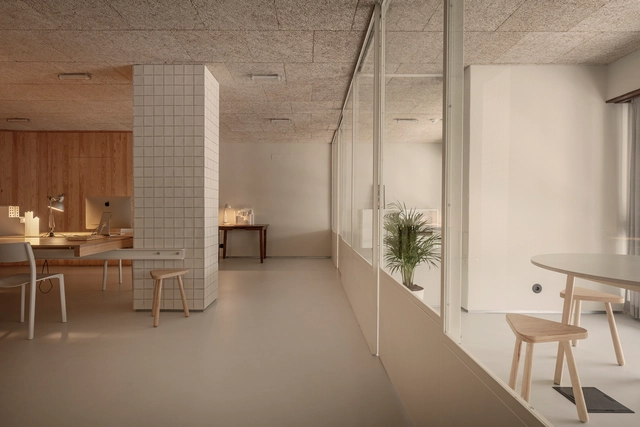 Ateliê D-A na Avenida Infante Santo, Lisboa / Domitianus Arquitectura - Fotografia de Interiores, Interiores De Escritórios, Porta, Fachada, Mesa, Iluminação, Cadeira