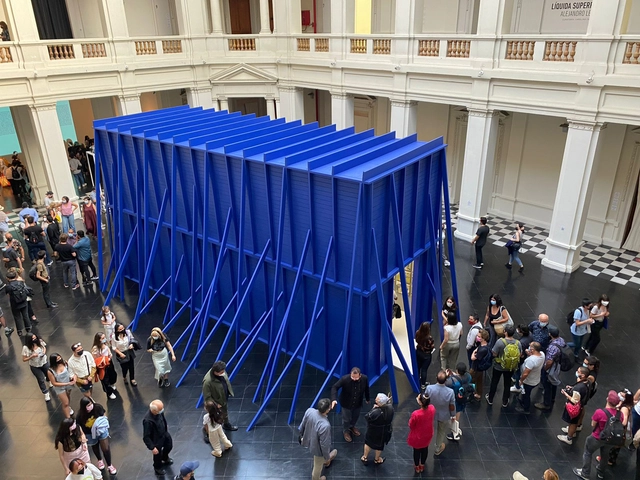 Un elefante azul en la habitación: el pabellón de Chile en la Bienal de Venecia - Imagen Principal