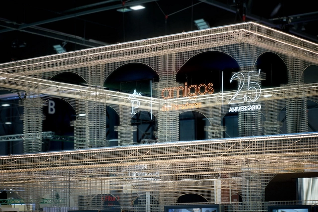 Arquitectura sin materia: un pabellón efímero durante la Feria Internacional de Turismo 2022 en Madrid - Imagen Principal