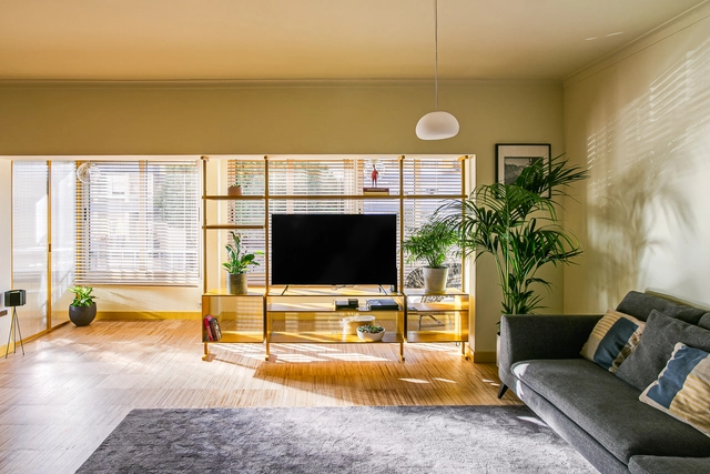 Como combinar a televisão na sua sala de estar? - Imagem de Destaque