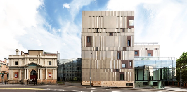 玻璃分隔新旧，赫德伯格文化大楼 / LIMINAL Studio + WOHA - 建筑图, 科教建筑