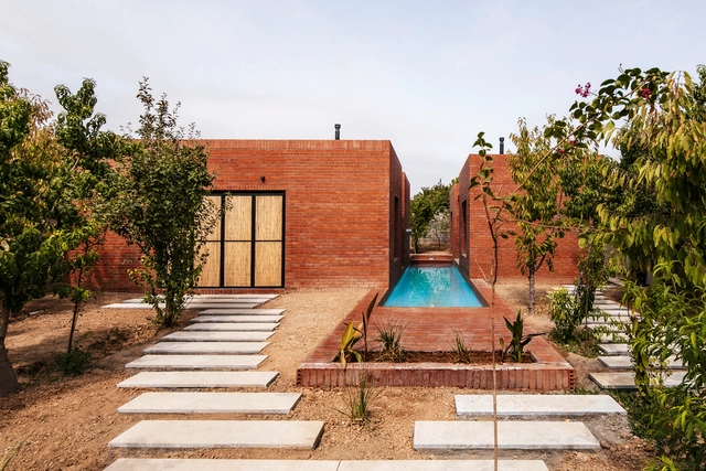 Mid-Ridge Villa / EZ Studio - Fotografia de Exterior, Casas, Escada