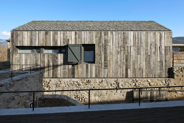 Casa en Ventajola / Damián Ribas - Fotografía exterior, Casas, Fachada, Cierros, Puerta