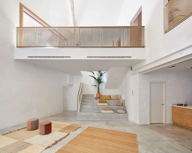 Fábrica Xuan Lan / Cosy Barcelona - Fotografía interior, Interiores De Espacios De Bienestar, Escaleras, Fijación Vigas, Fachada, Barandas, Mesas