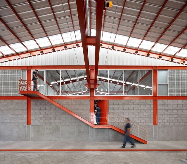 全金属结构，FM工业仓库 / Emilio Alvarez Abouchard Arquitectura - 室内图, 工业建筑, 梁, 表皮