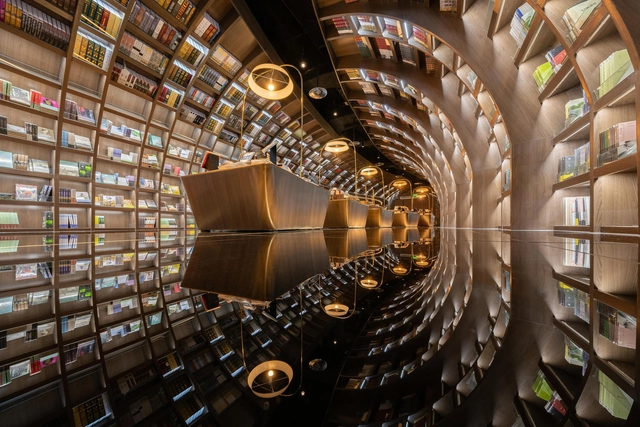 From Facades to Furniture: Architects and Designers Using Glass to Create Modern Spaces - Featured Image